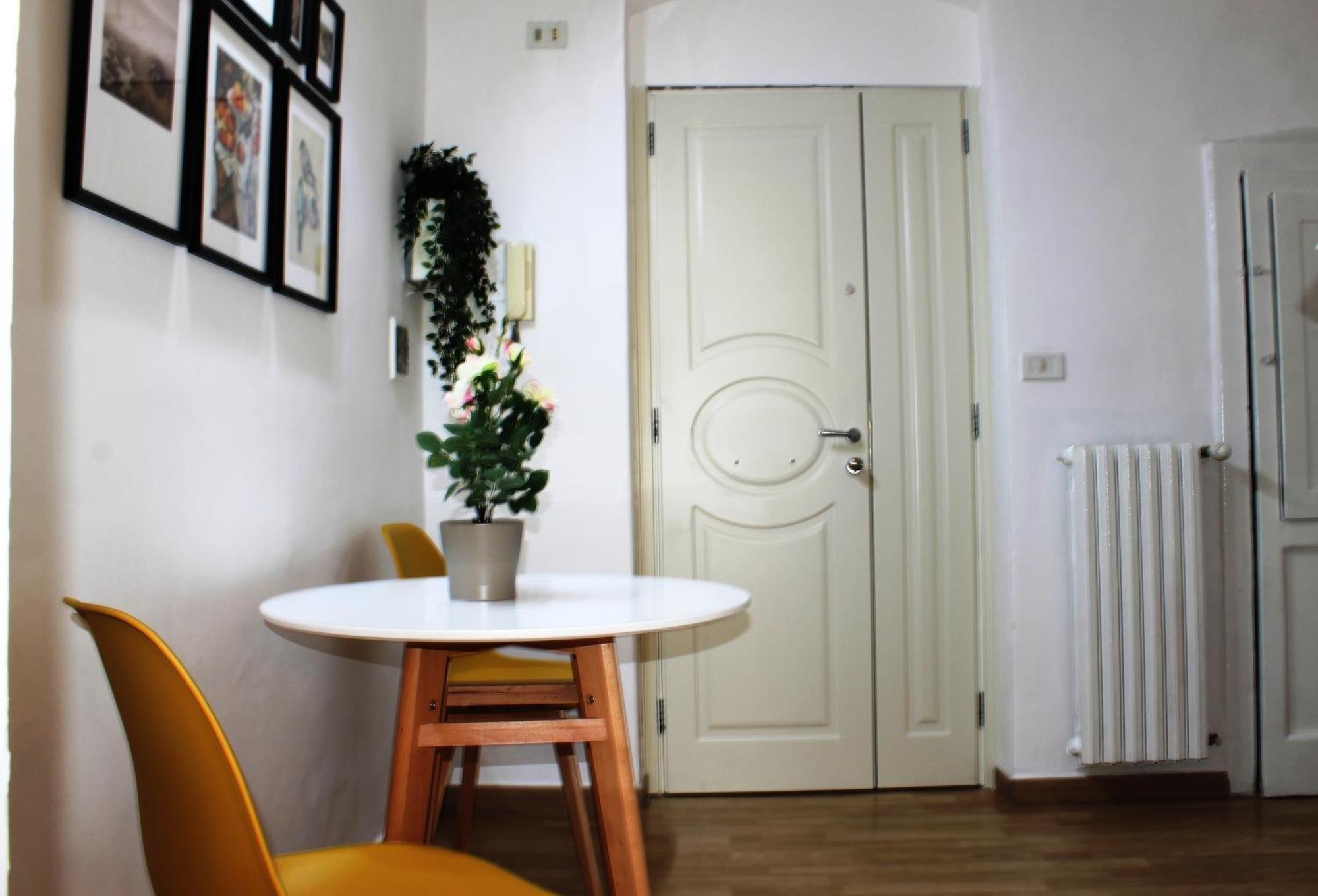 University Home Bari Buitenkant foto
